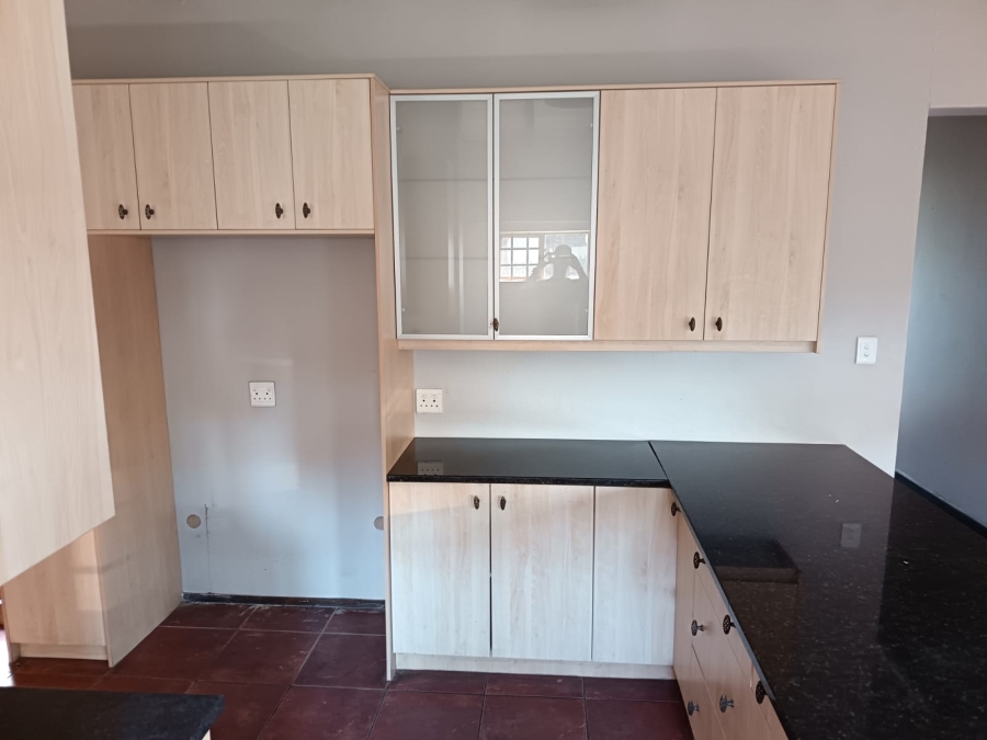 To Let 3 Bedroom Property for Rent in Hillside Free State